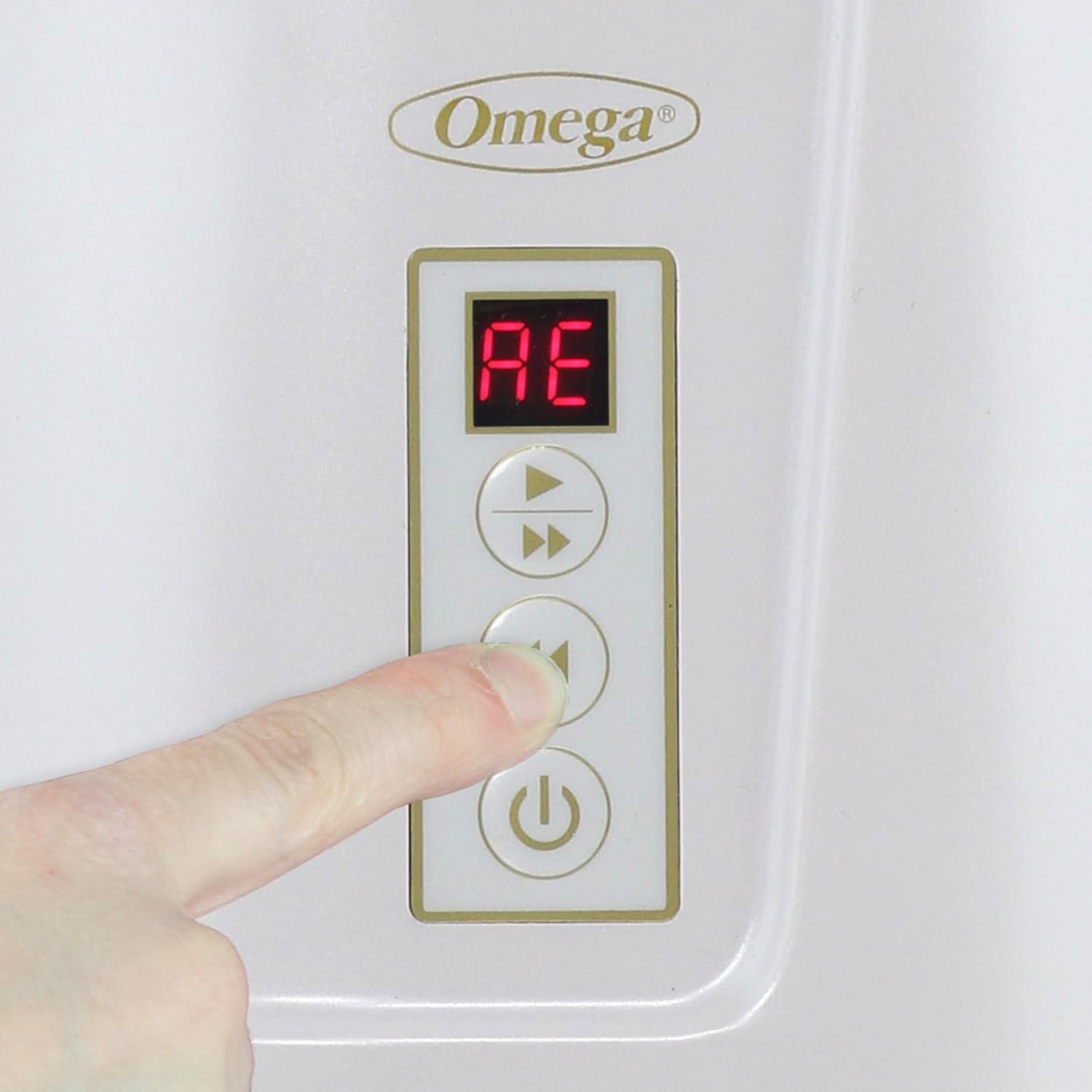 Omega Juicer Cold Press 365 Vertical 65 RPM Slow Masticating Compact Extractor for Fruits and Vegetables with 3 Stage Auger & BPA-Free Container, 150-Watts, White - Image 8