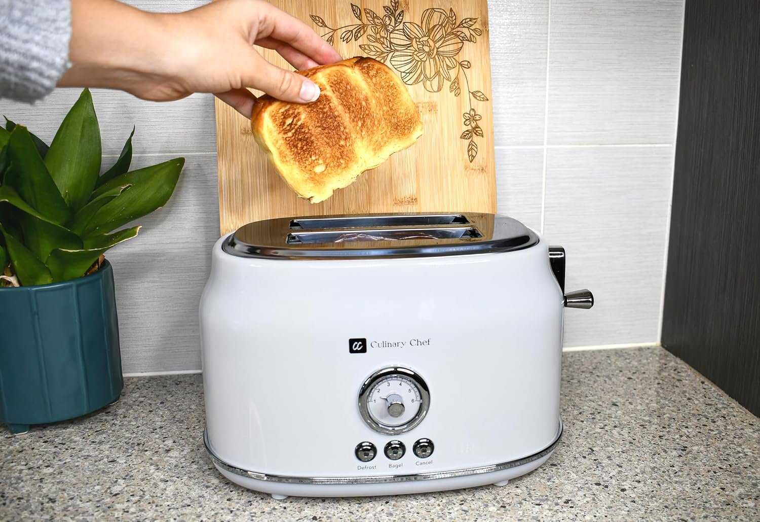 2 Slice Toaster, Retro Style, Wide Slot for Bread, English Muffins, Croissants, and Bagels, 6 Adjustable Toast Settings, Cancel and Defrost, 900w, White - Image 5