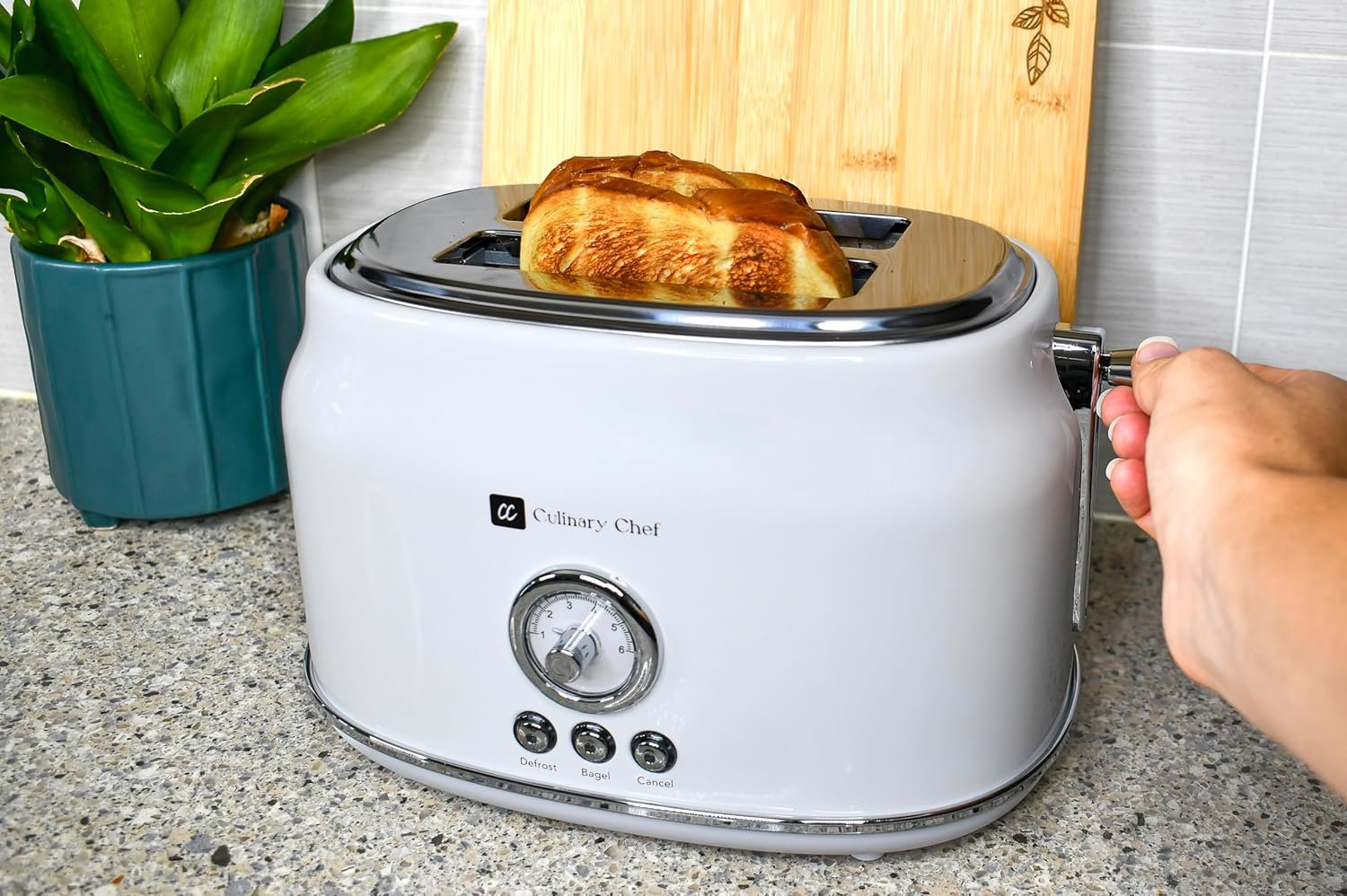 2 Slice Toaster, Retro Style, Wide Slot for Bread, English Muffins, Croissants, and Bagels, 6 Adjustable Toast Settings, Cancel and Defrost, 900w, White - Image 4