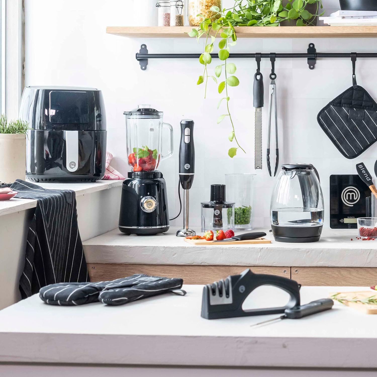 MasterChef Hand Mixer Electric, Handheld Egg Beater with Whisk Attachments and Dough Hooks, Stainless Steel Cake Accessories for Baking, Whipping Machine with Dishwasher Safe Parts, 6 Speed Settings - Image 6